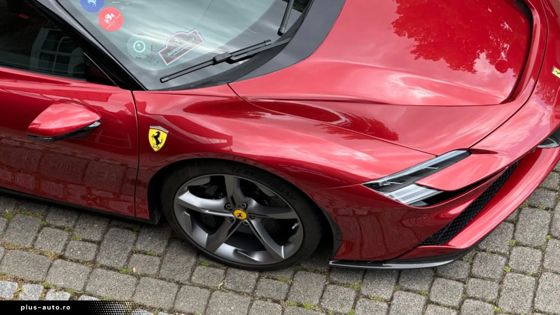 FERRARI SF90 Stradala LIFT  CARBON  Rosso Fiorano