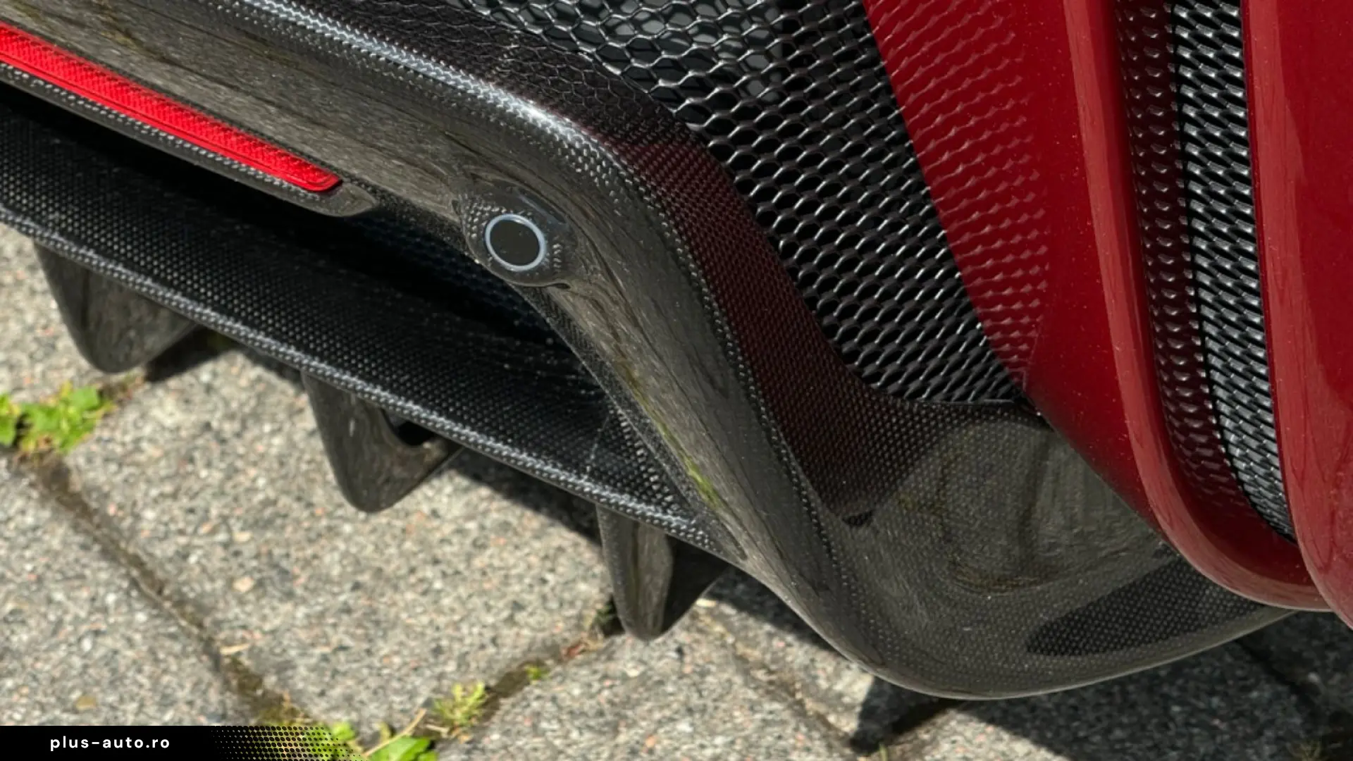 FERRARI SF90 Stradala LIFT  CARBON  Rosso Fiorano