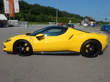 FERRARI 296 GTS Karbon Lift JBL Surround View Garantie