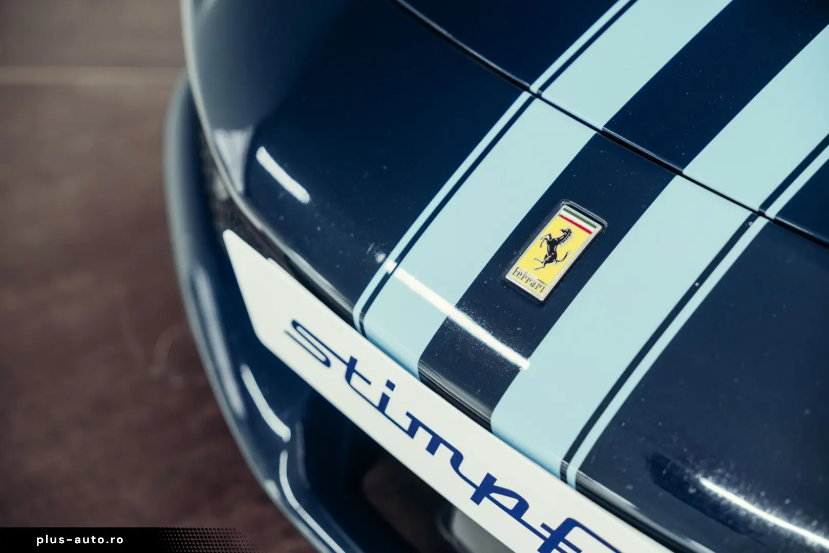 FERRARI 296 GTS  Lift  Blu Pozzi  einlackierte Streifen