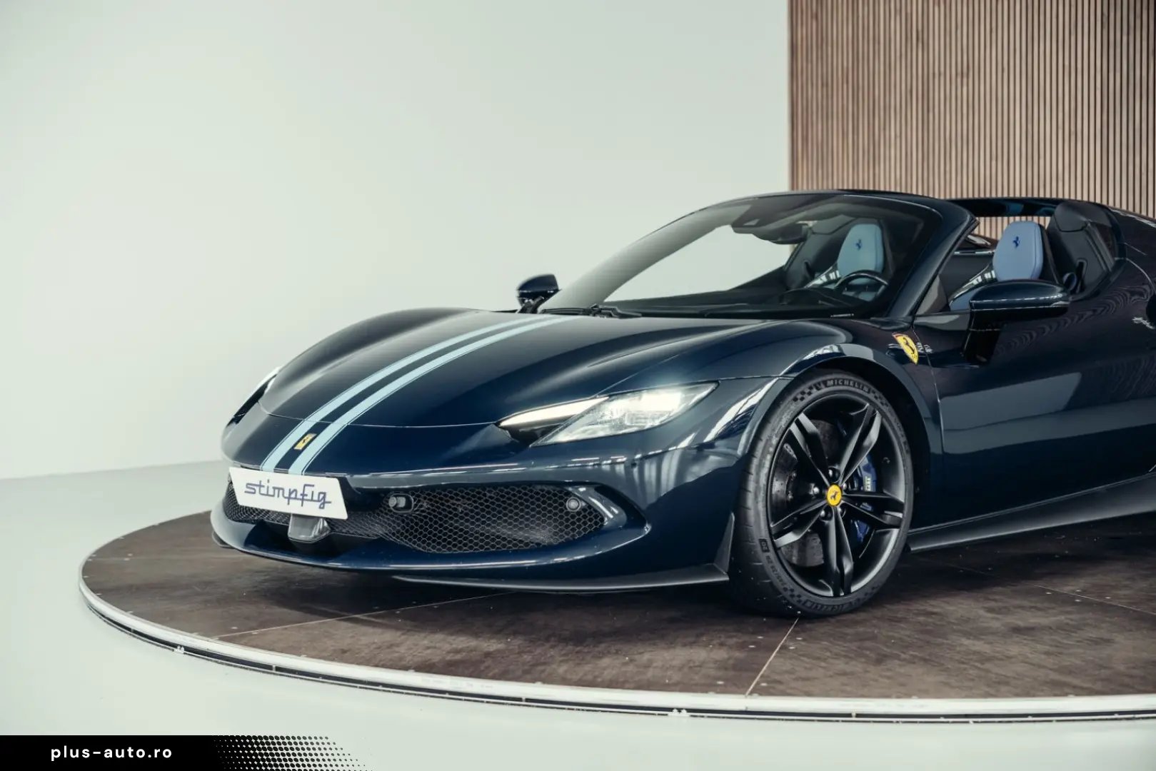 FERRARI 296 GTS  Lift  Blu Pozzi  einlackierte Streifen