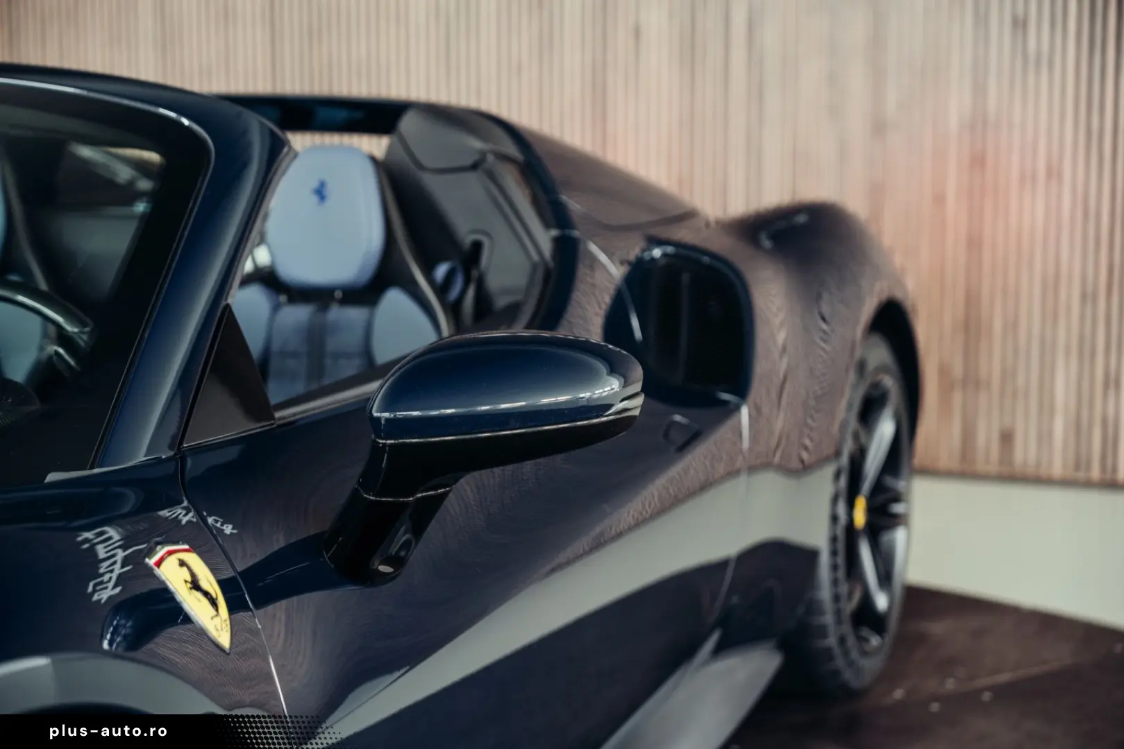 FERRARI 296 GTS  Lift  Blu Pozzi  einlackierte Streifen