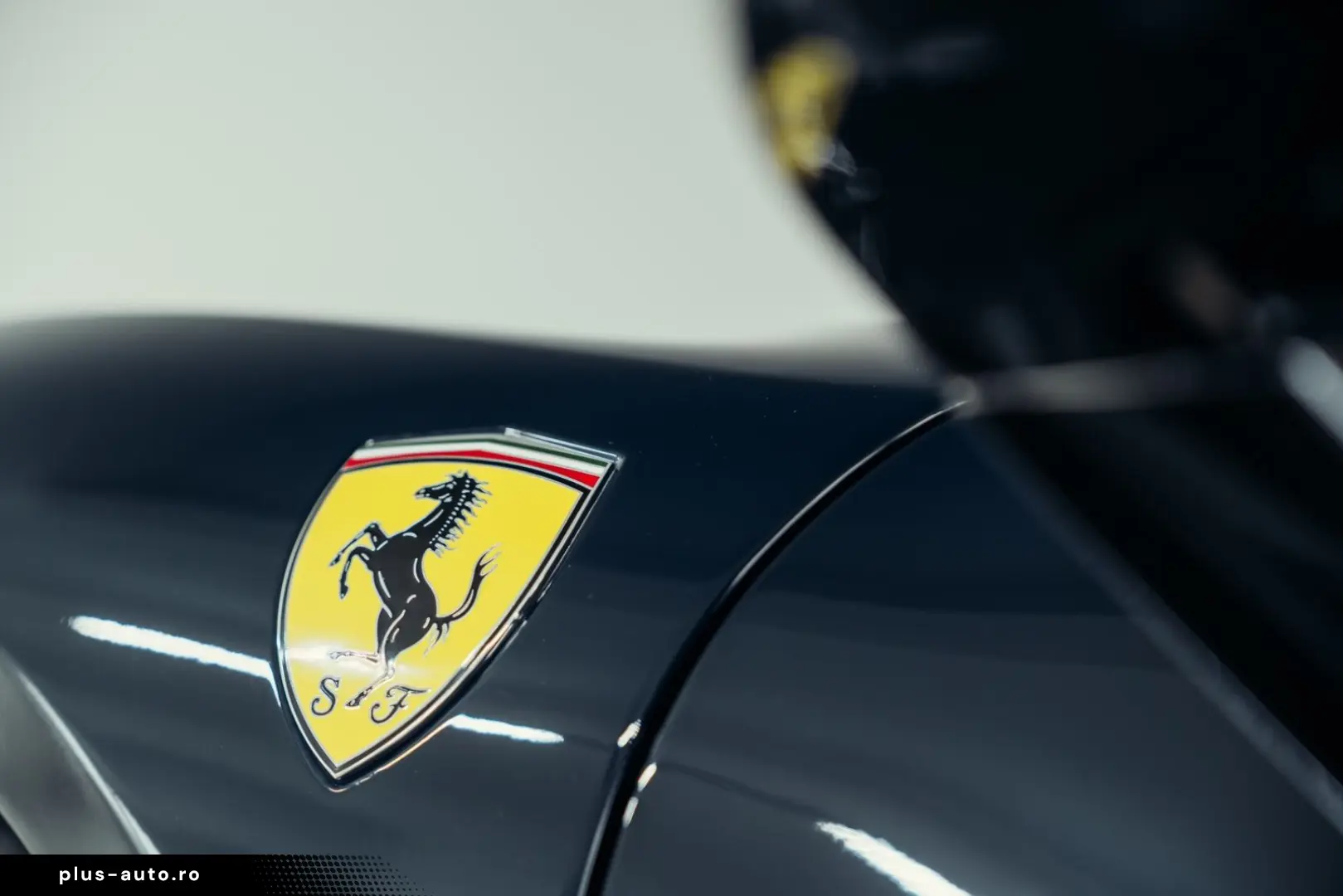 FERRARI 296 GTS  Lift  Blu Pozzi  einlackierte Streifen