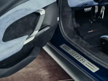 FERRARI 296 GTS  Lift  Blu Pozzi  einlackierte Streifen