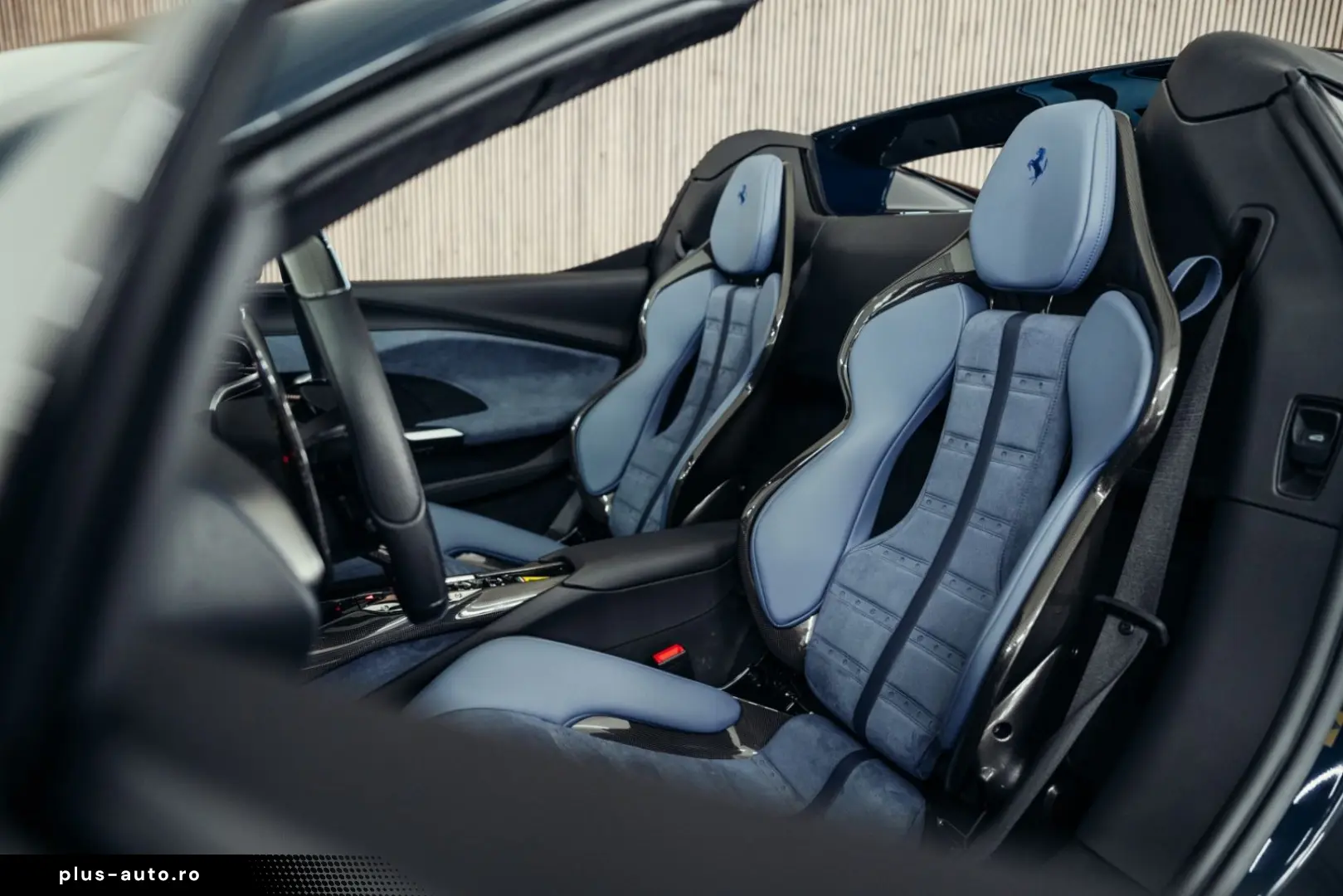 FERRARI 296 GTS  Lift  Blu Pozzi  einlackierte Streifen