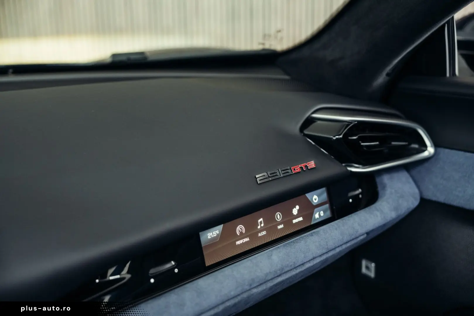 FERRARI 296 GTS  Lift  Blu Pozzi  einlackierte Streifen