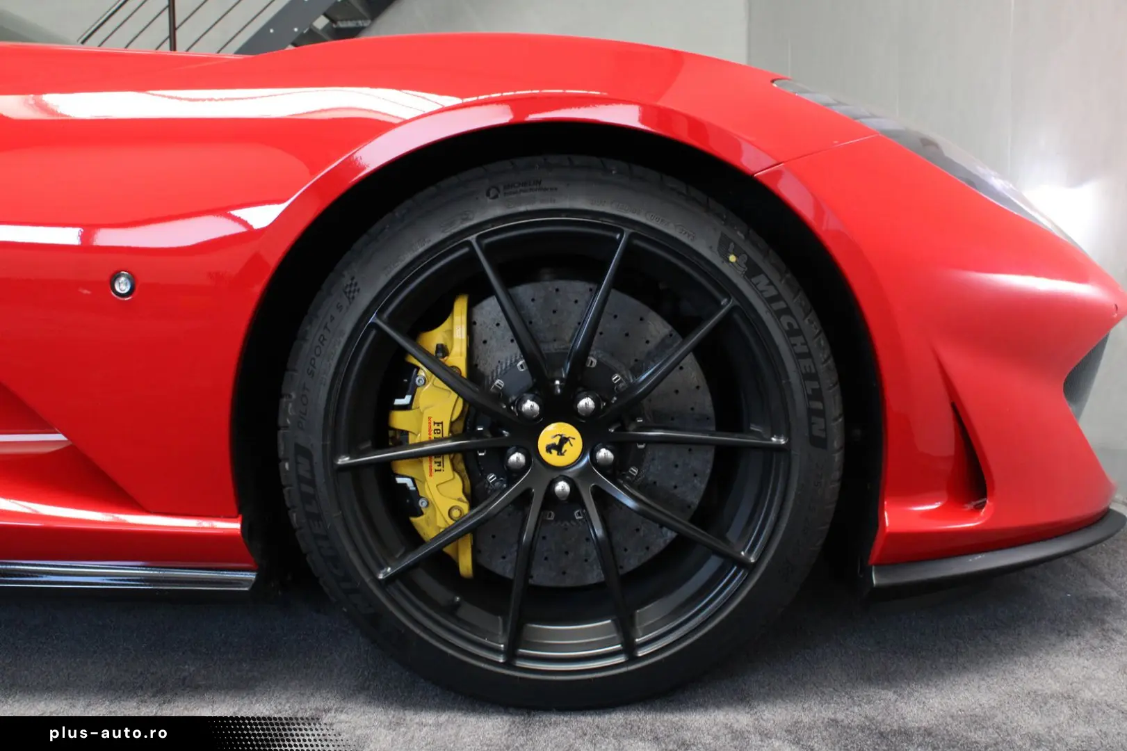 FERRARI 812 GTS  LIFT CARBON ROSSO CORSA 360CA PASSENGER