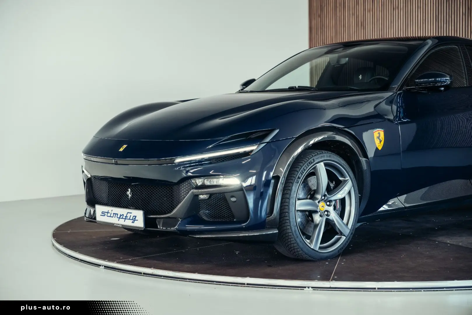 FERRARI Purosangue  Blu Pozzi  Carbon  MwSt.