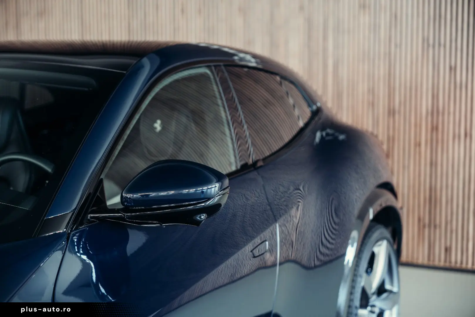 FERRARI Purosangue  Blu Pozzi  Carbon  MwSt.