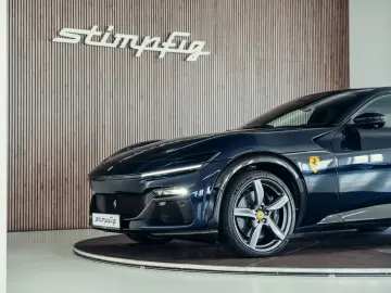 FERRARI Purosangue  Blu Pozzi  Carbon  MwSt.