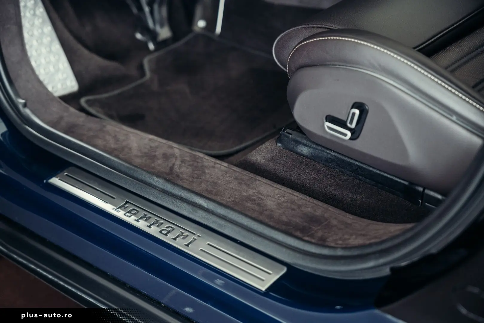 FERRARI Purosangue  Blu Pozzi  Carbon  MwSt.