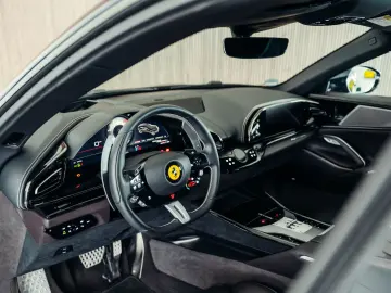 FERRARI Purosangue  Blu Pozzi  Carbon  MwSt.