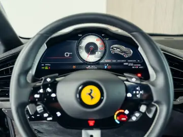 FERRARI Purosangue  Blu Pozzi  Carbon  MwSt.
