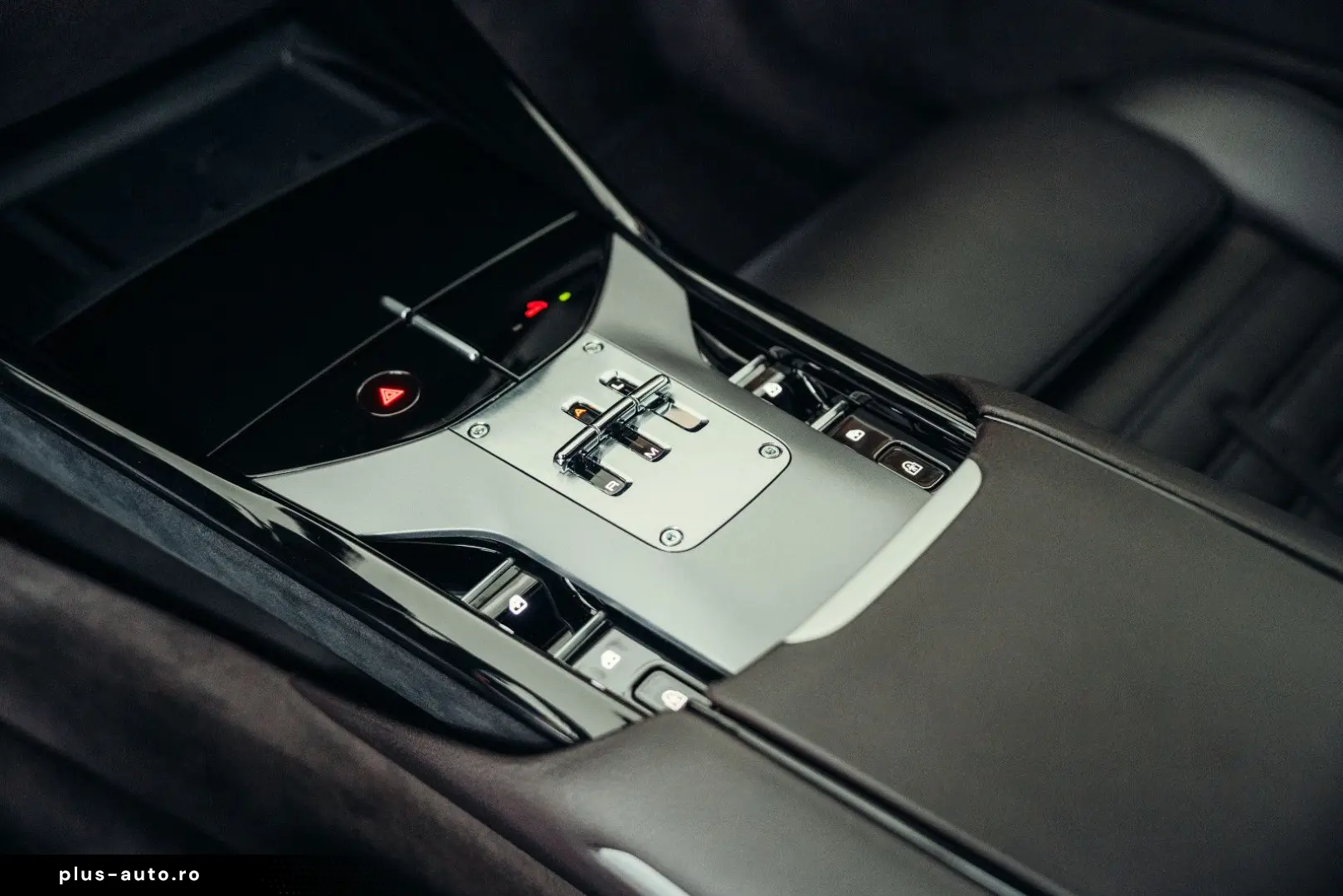 FERRARI Purosangue  Blu Pozzi  Carbon  MwSt.