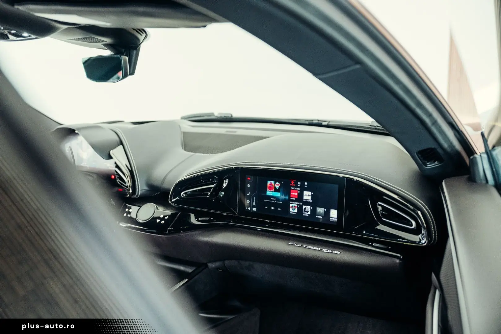 FERRARI Purosangue  Blu Pozzi  Carbon  MwSt.