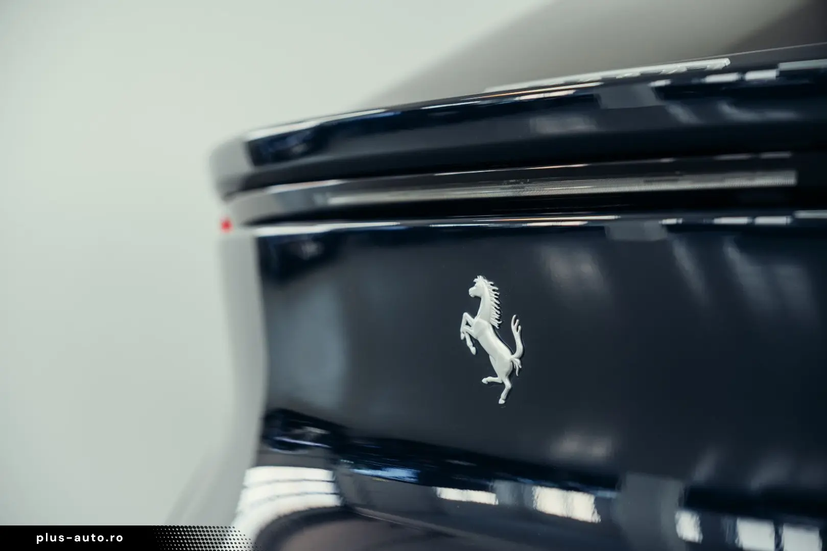 FERRARI Purosangue  Blu Pozzi  Carbon  MwSt.