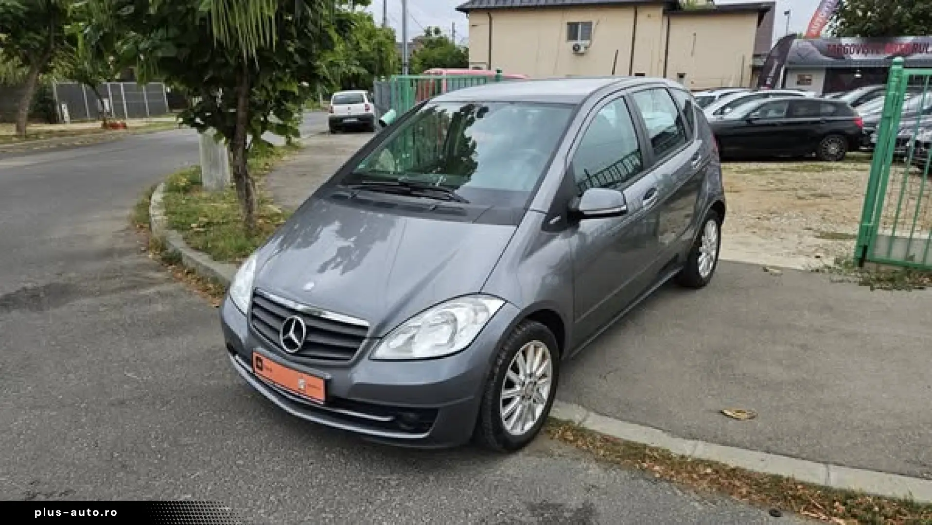 MERCEDES-BENZ A180 2011