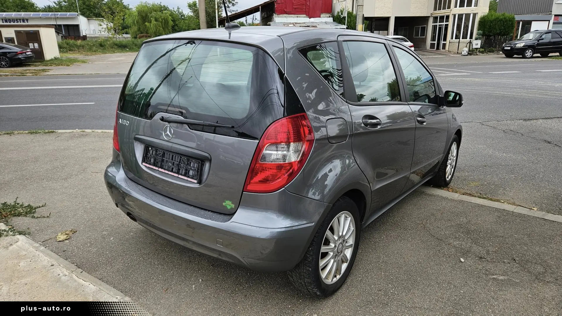 MERCEDES-BENZ A180 2011