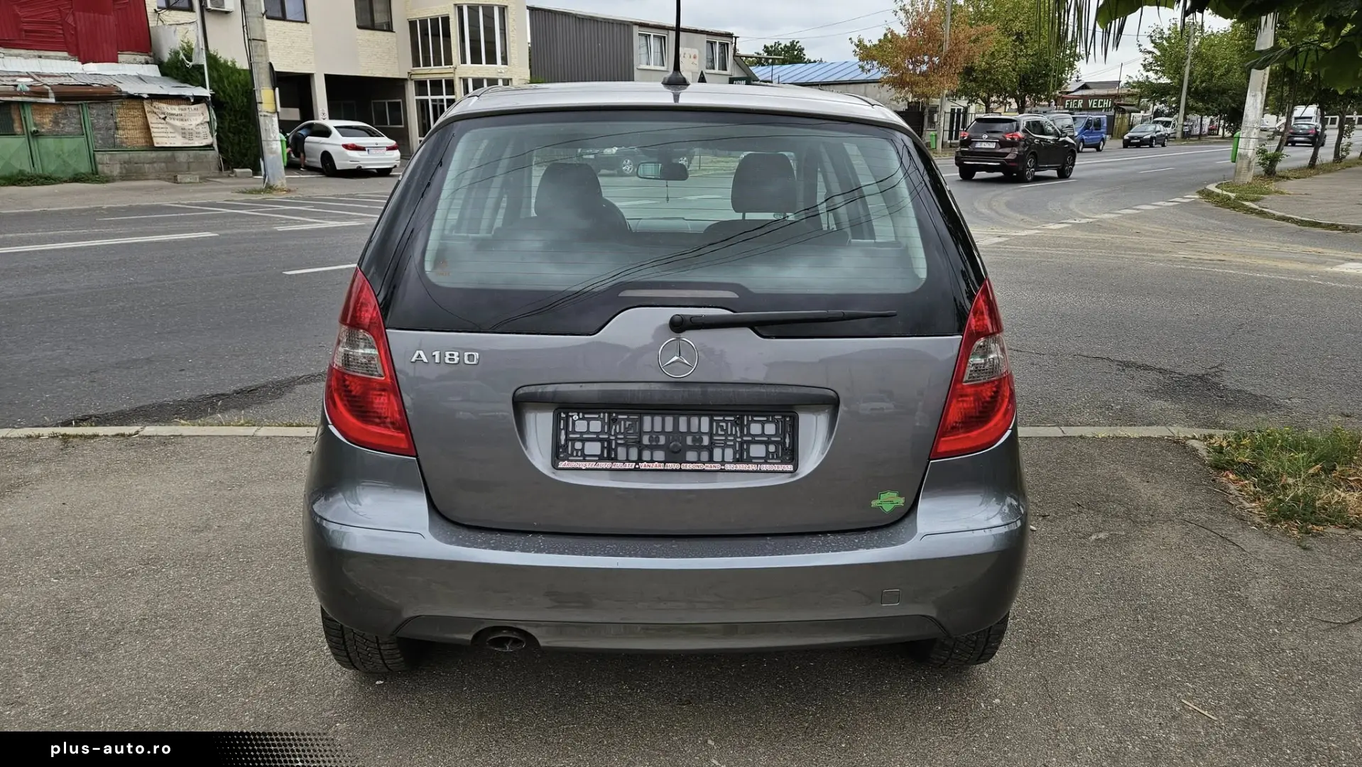 MERCEDES-BENZ A180 2011