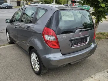 MERCEDES-BENZ A180 2011