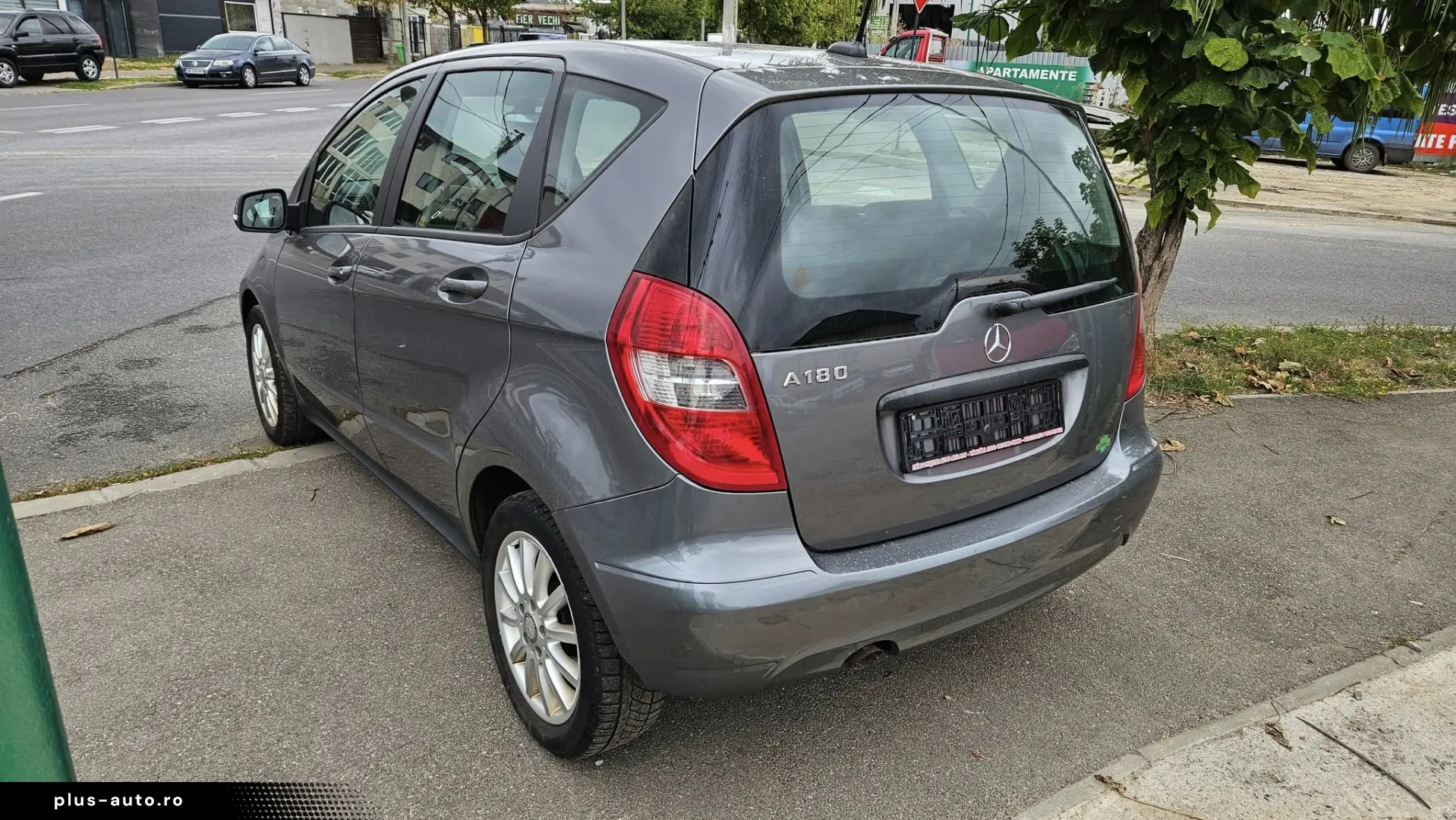 MERCEDES-BENZ A180 2011