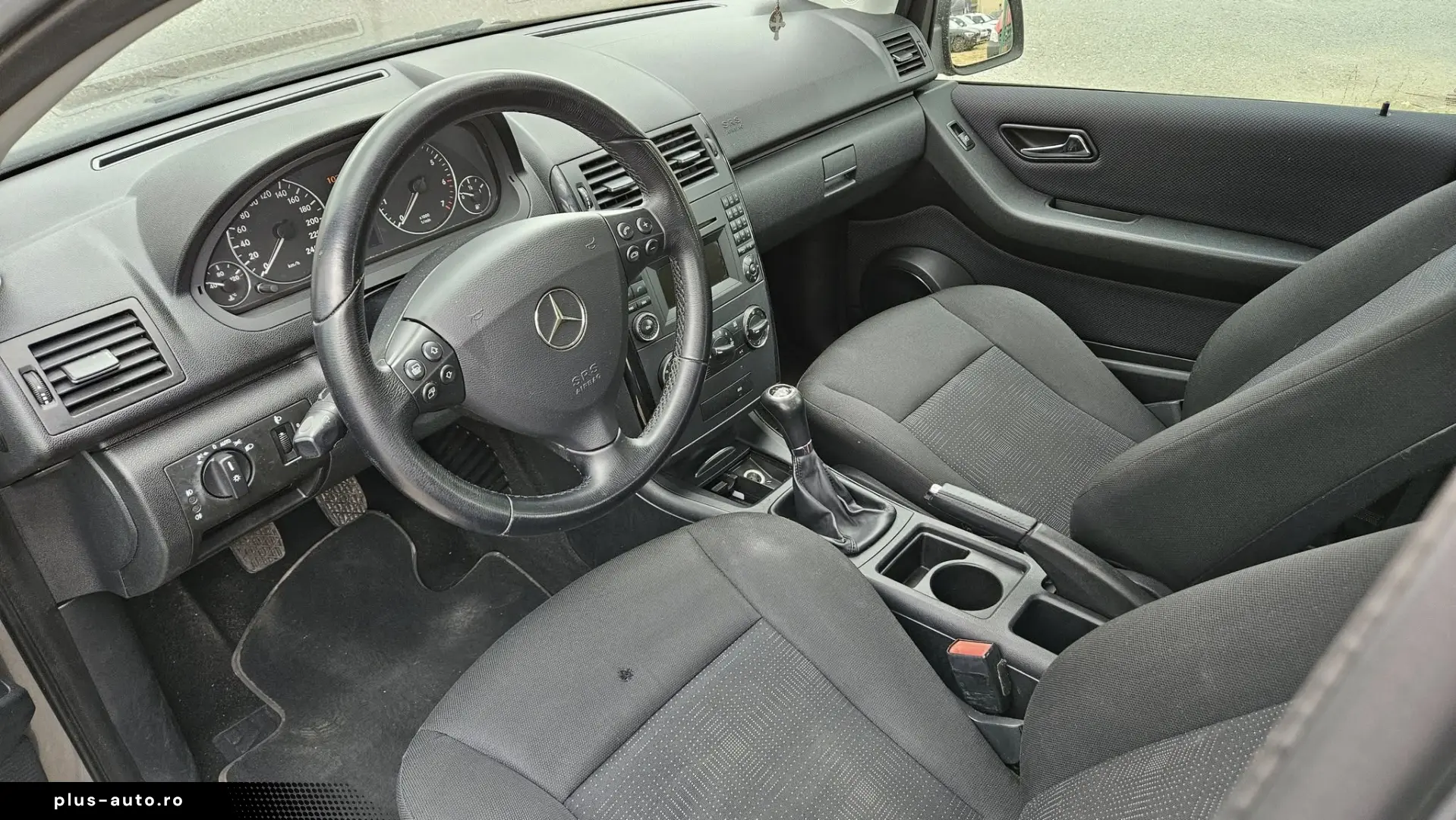 MERCEDES-BENZ A180 2011