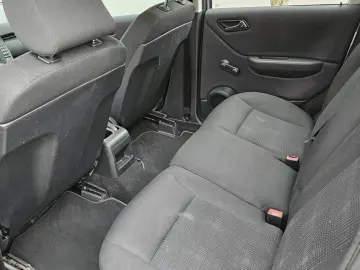 MERCEDES-BENZ A180 2011