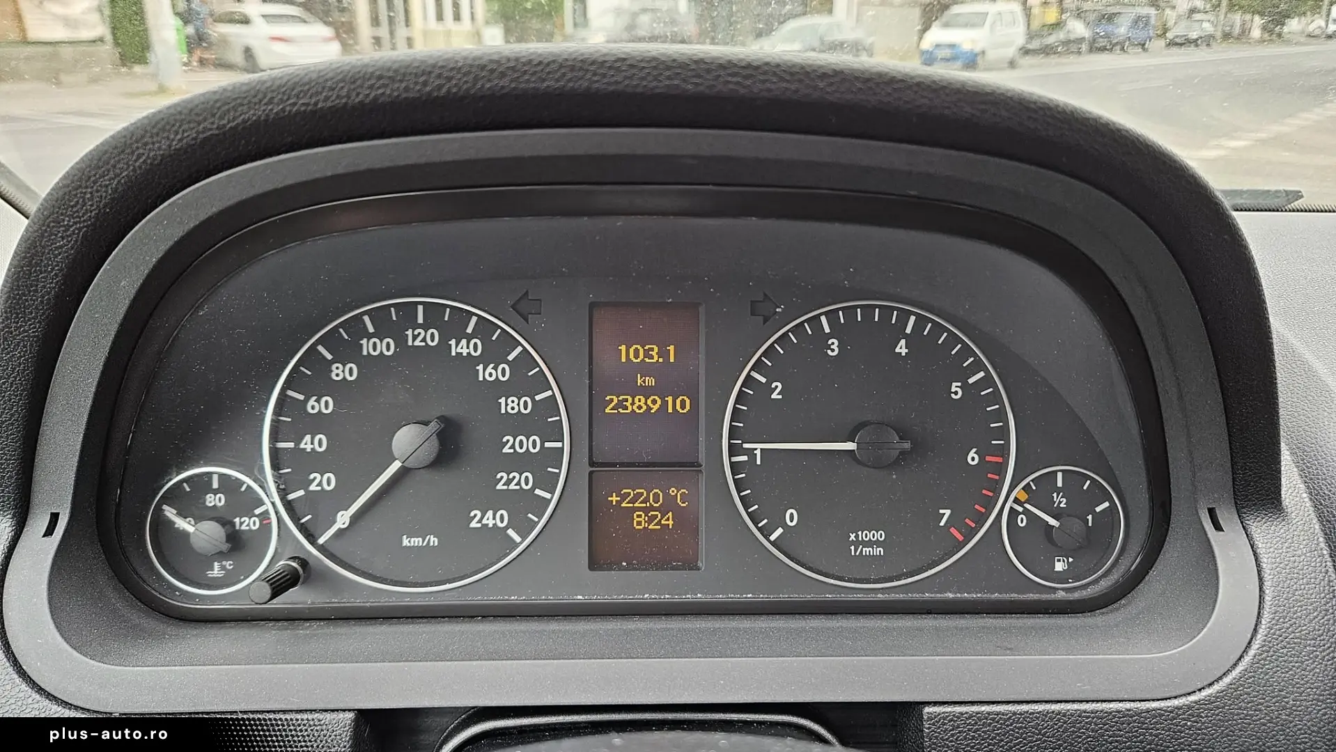 MERCEDES-BENZ A180 2011