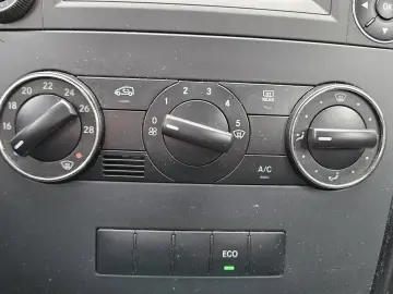 MERCEDES-BENZ A180 2011