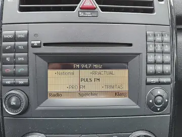 MERCEDES-BENZ A180 2011