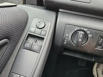 MERCEDES-BENZ A180 2011