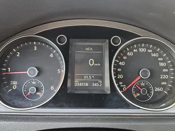 VOLKSWAGEN PASSAT 2.0 TDI 2011