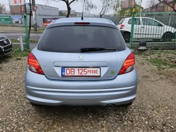 PEUGEOT 207 2011