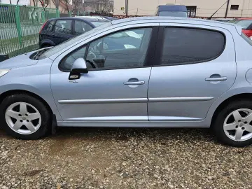 PEUGEOT 207 2011