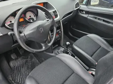 PEUGEOT 207 2011