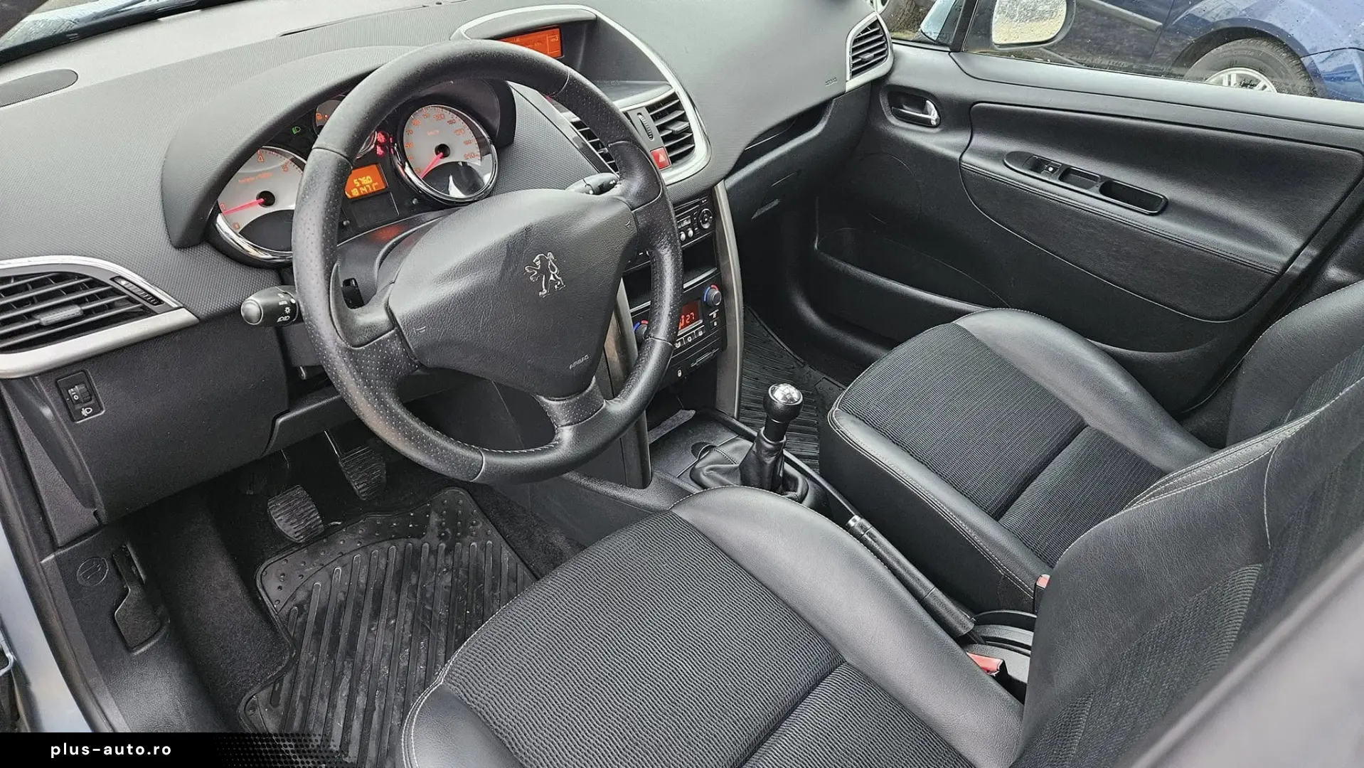 PEUGEOT 207 2011