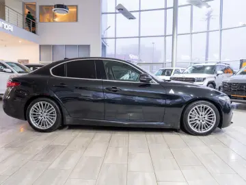 Alfa Romeo Giulia 2.2 JTDM RWD Super