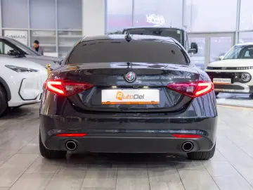 Alfa Romeo Giulia 2.2 JTDM RWD Super
