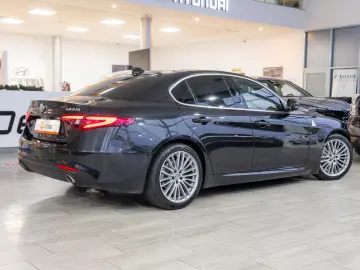 Alfa Romeo Giulia 2.2 JTDM RWD Super