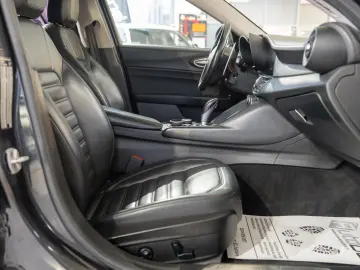 Alfa Romeo Giulia 2.2 JTDM RWD Super