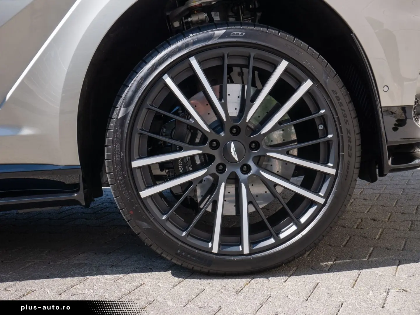 ASTON MARTIN DBX 707 Silver Birch Oxford Tan