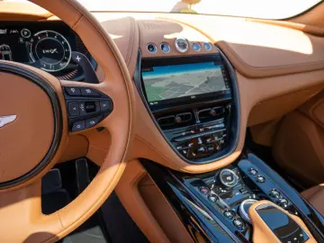 ASTON MARTIN DBX 707 Silver Birch Oxford Tan