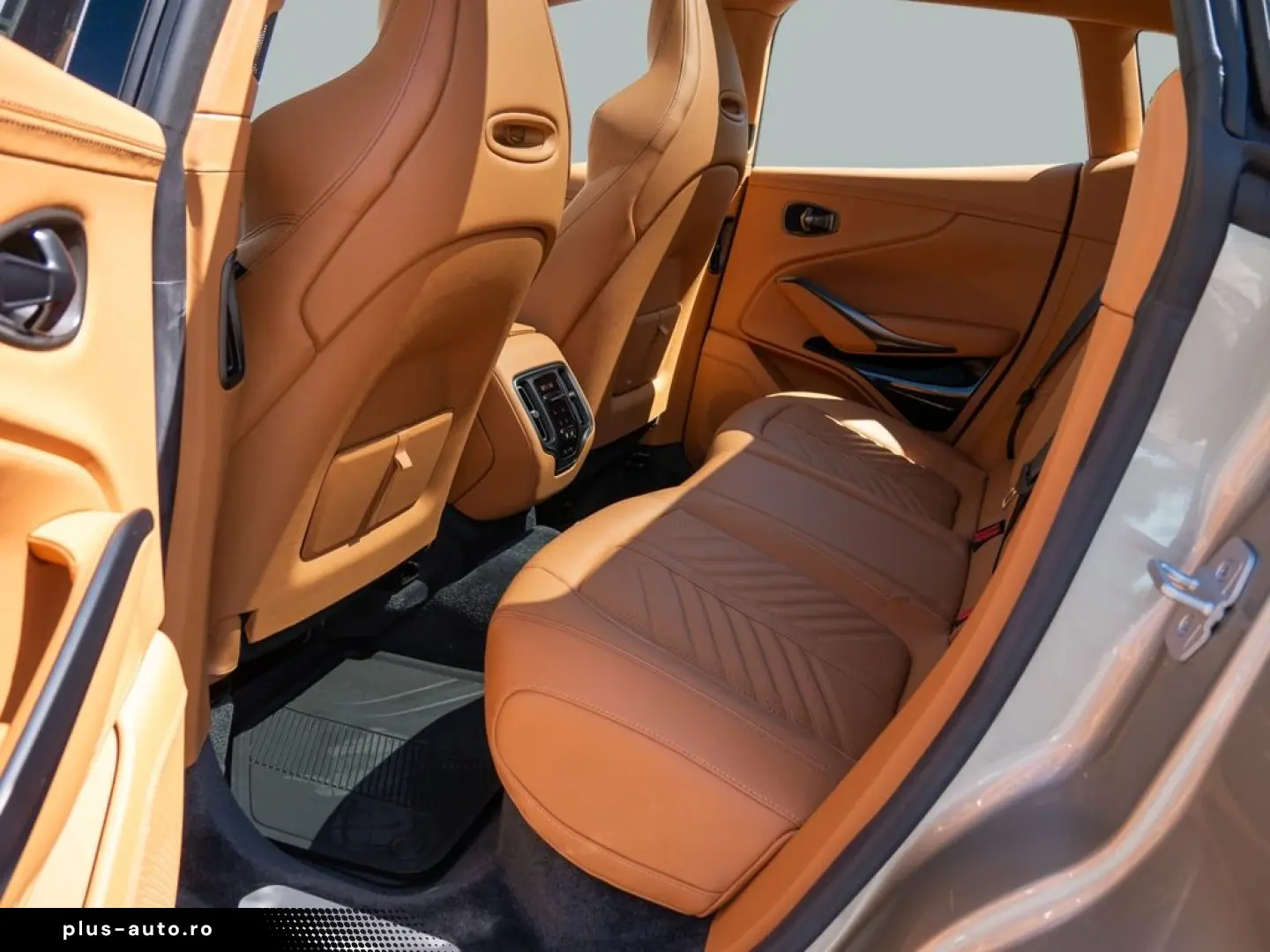 ASTON MARTIN DBX 707 Silver Birch Oxford Tan