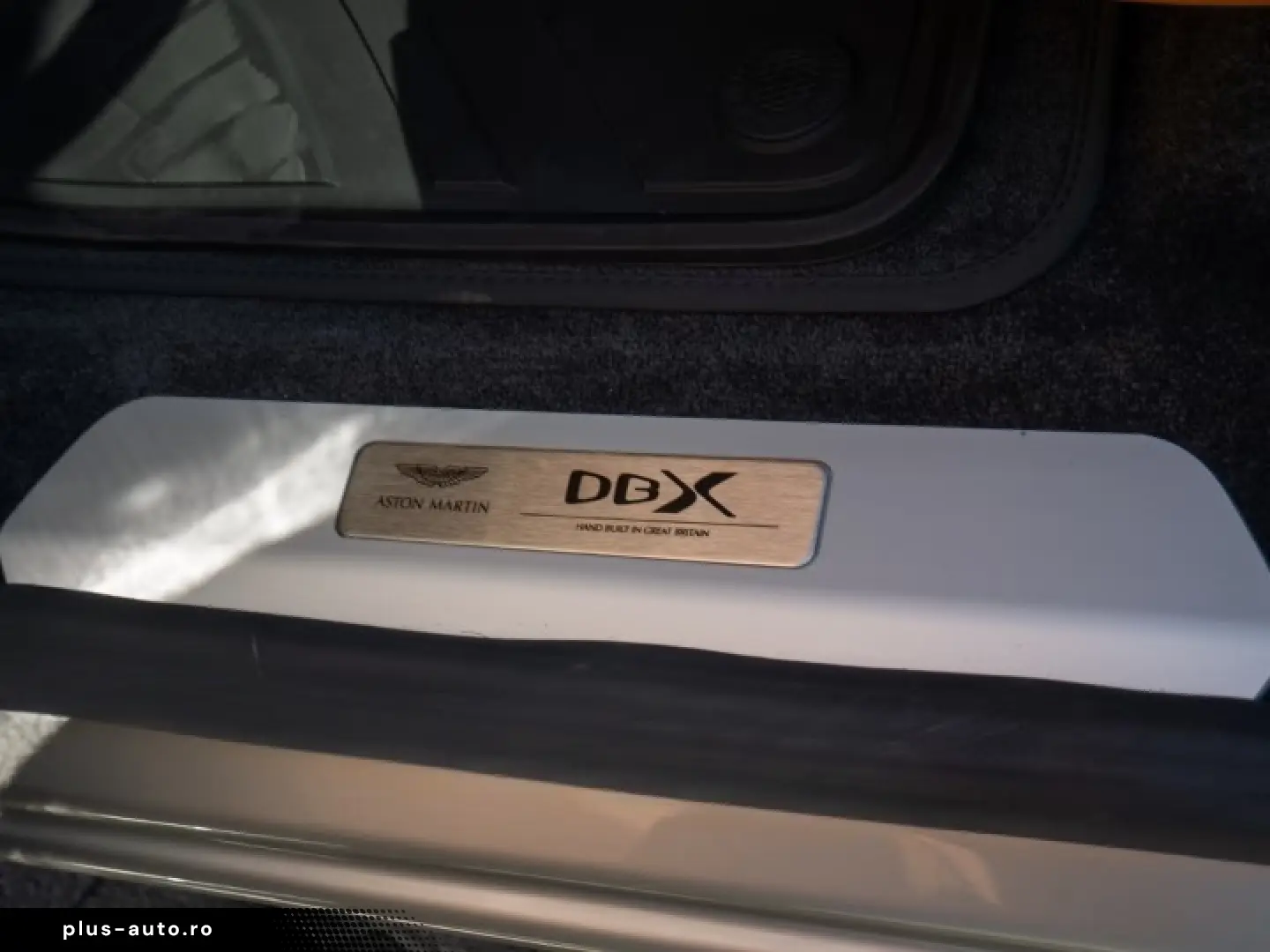 ASTON MARTIN DBX 707 Silver Birch Oxford Tan