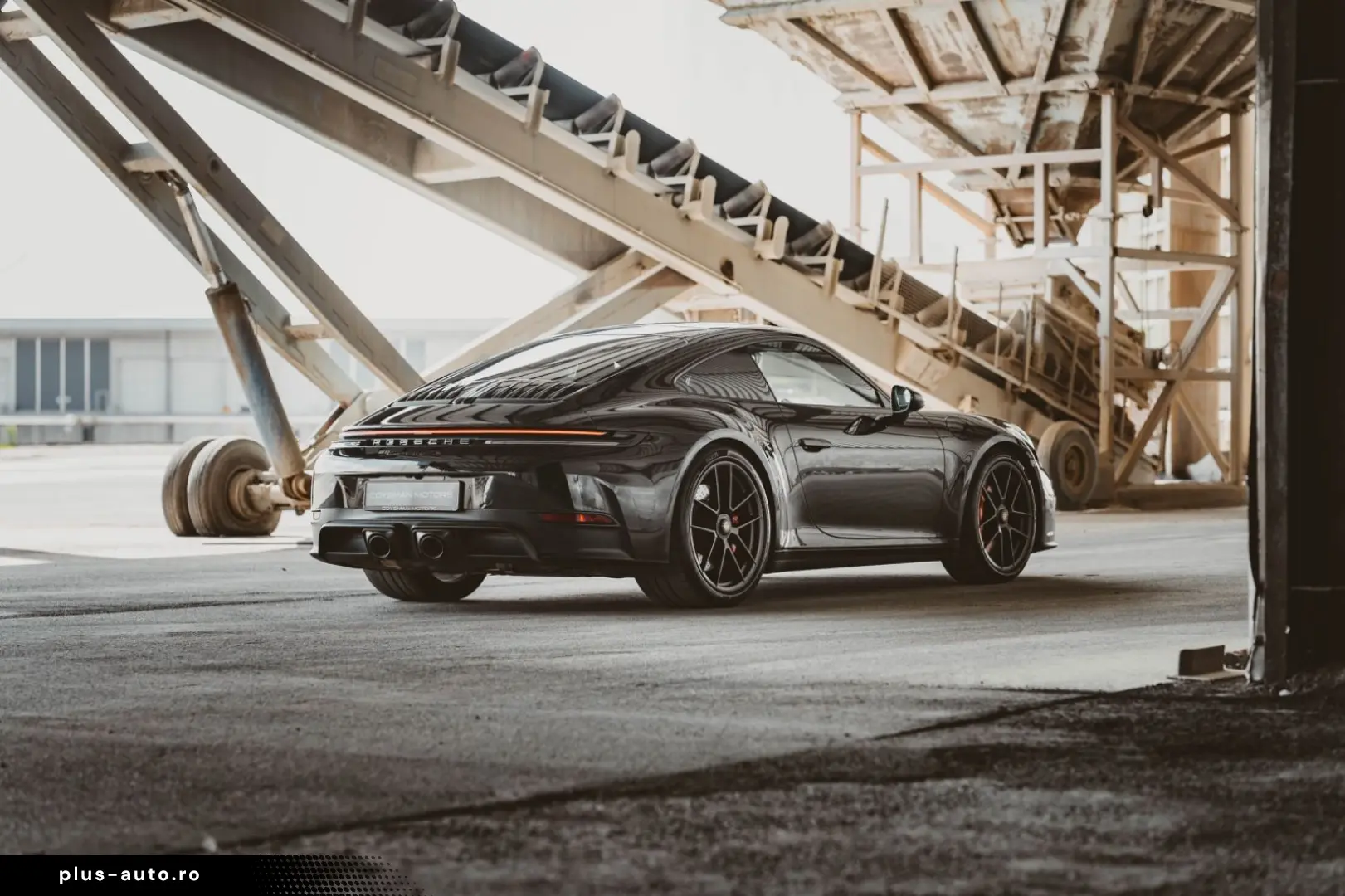 PORSCHE 911 Carrera GTS T-Hybrid