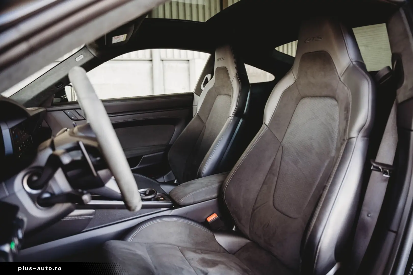 PORSCHE 911 Carrera GTS T-Hybrid