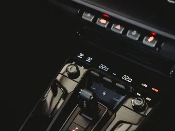 PORSCHE 911 Carrera GTS T-Hybrid