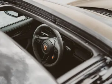 PORSCHE 911 Carrera GTS T-Hybrid