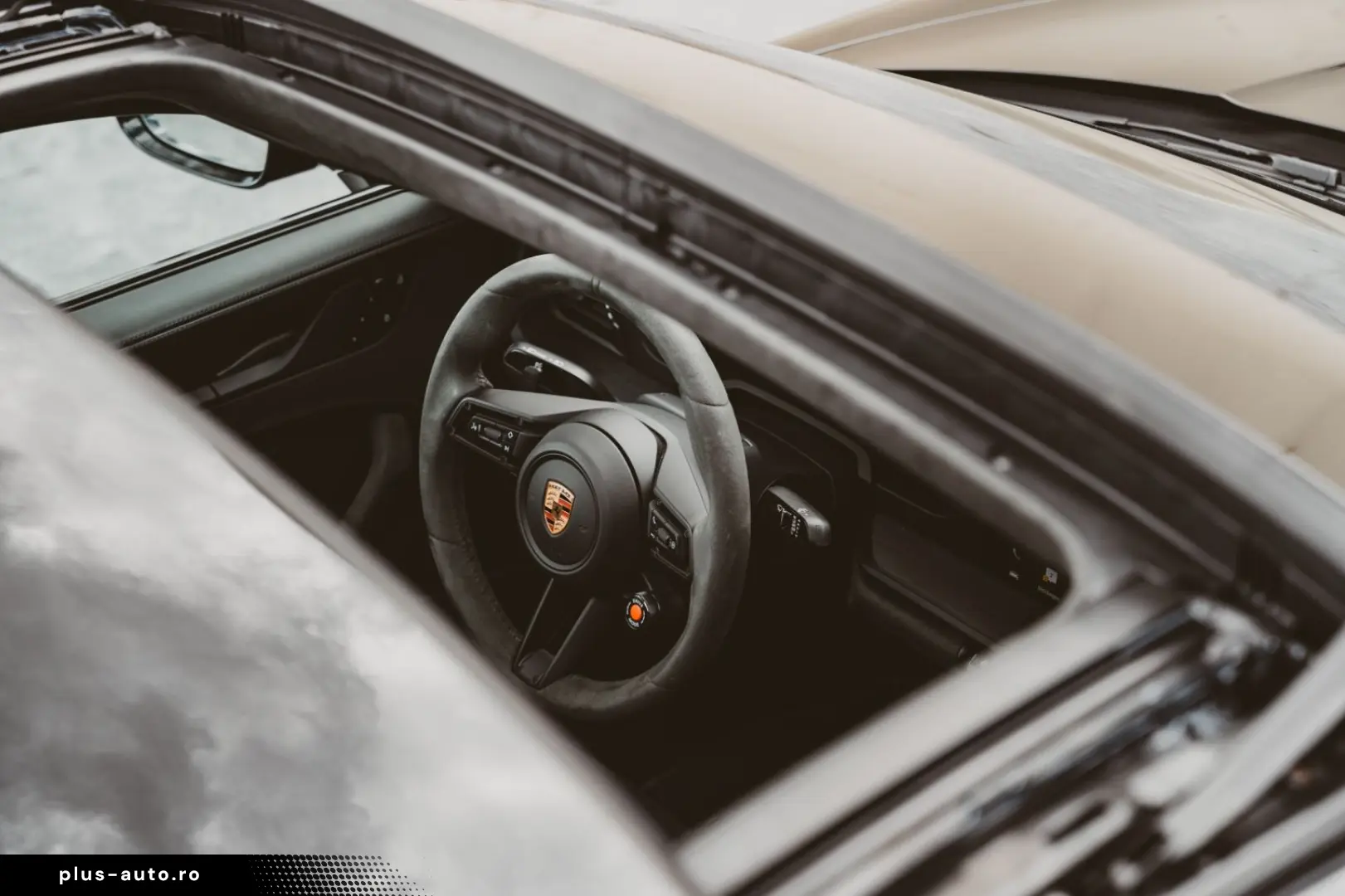 PORSCHE 911 Carrera GTS T-Hybrid