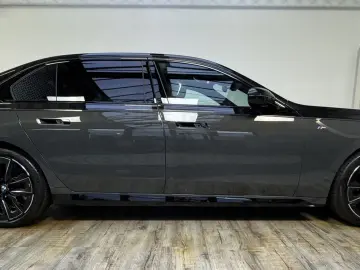 BMW 740d xDrive M Sport Pro TwoTone B&W TV Massage